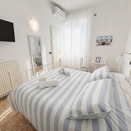 A Casa Di Mario E Nene Bed and Breakfast Viareggio Exteriör bild