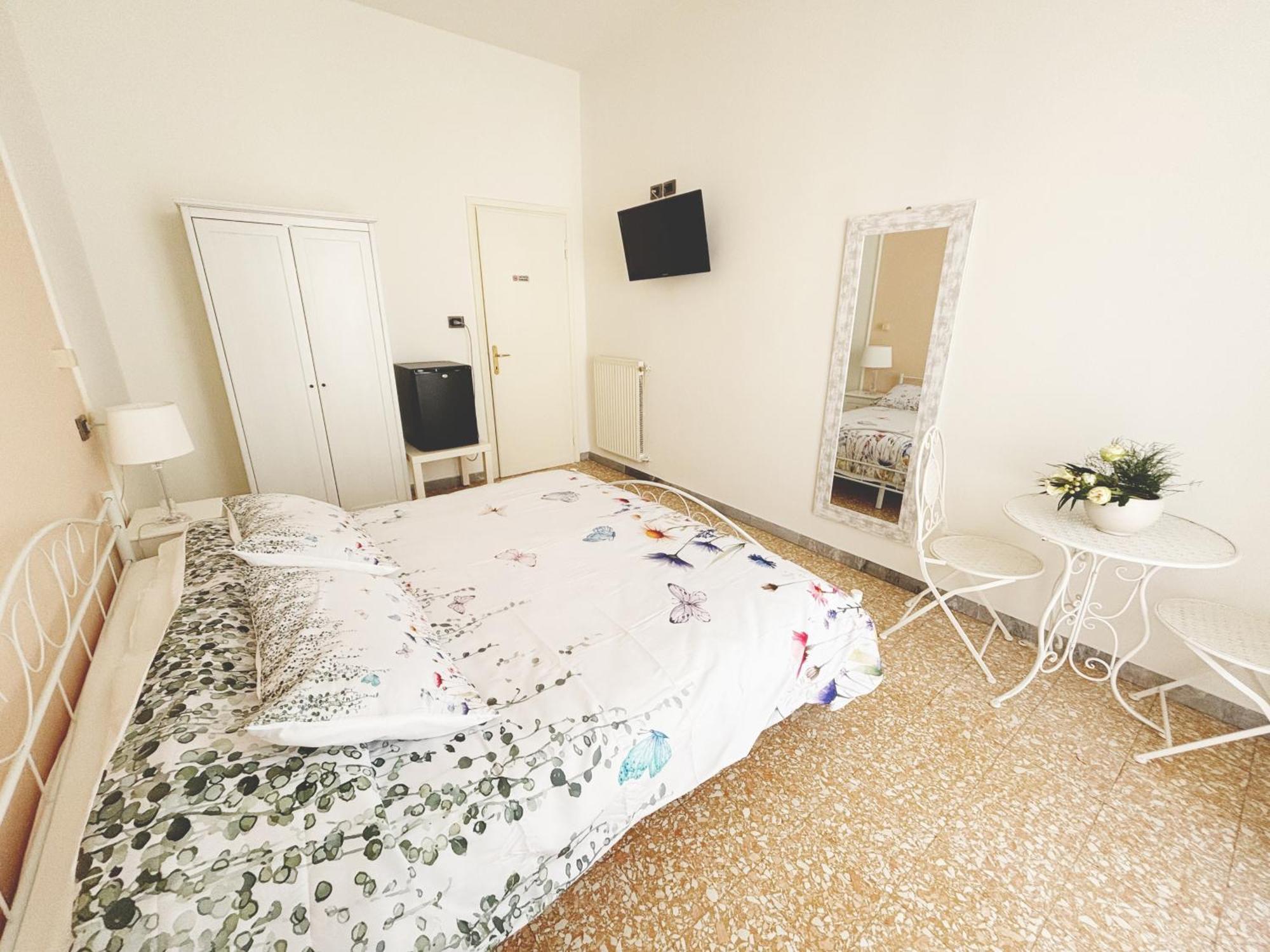 A Casa Di Mario E Nene Bed and Breakfast Viareggio Exteriör bild