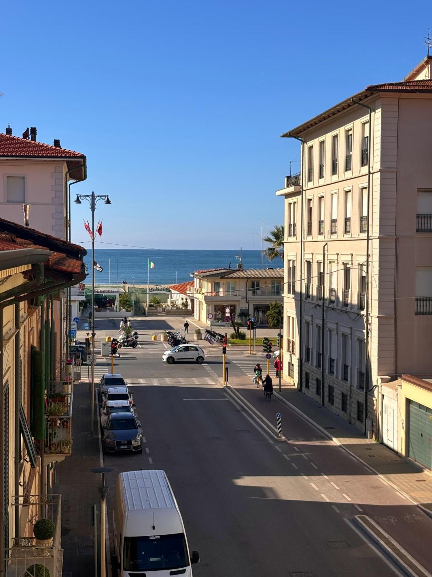A Casa Di Mario E Nene Bed and Breakfast Viareggio Exteriör bild